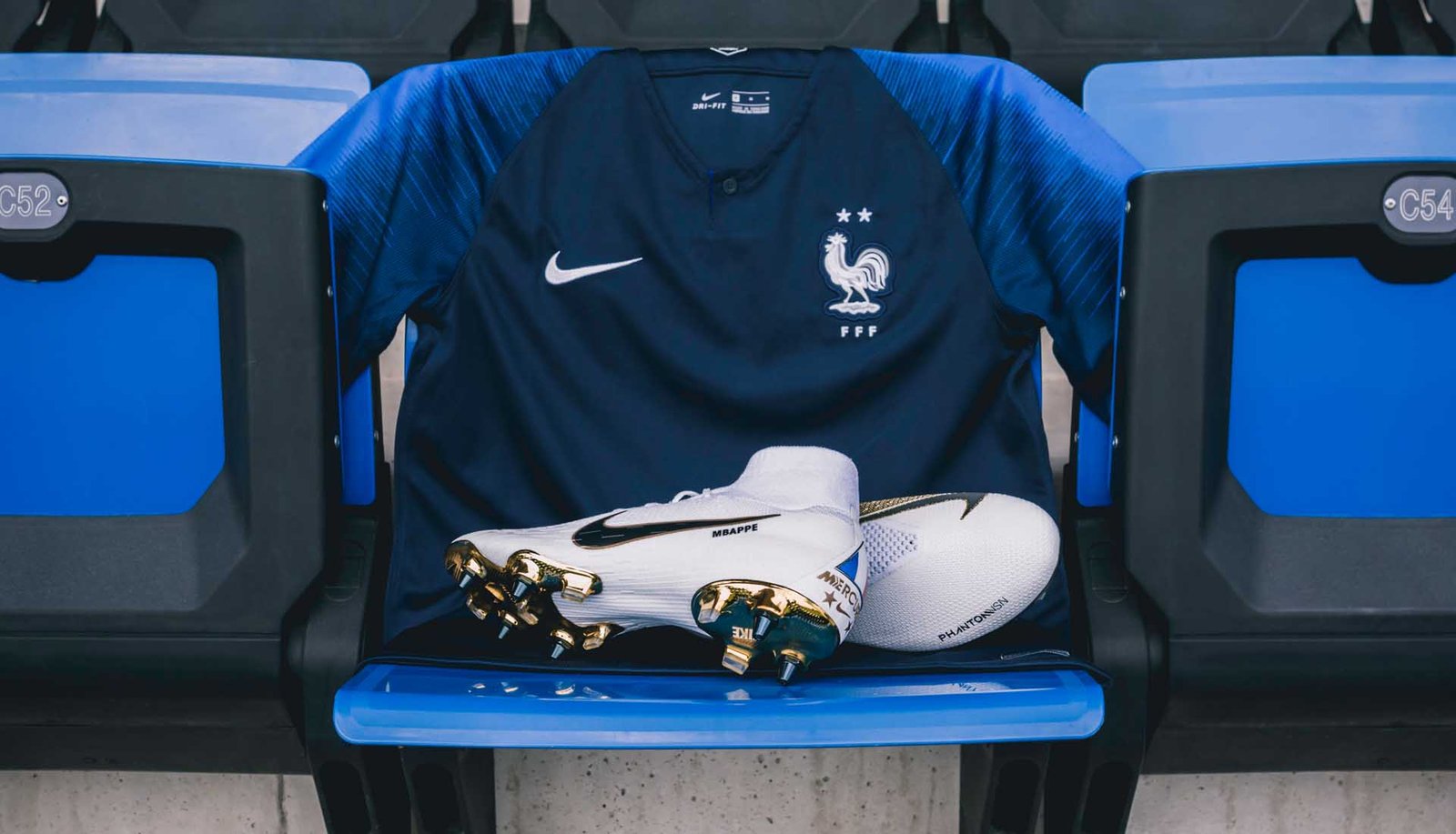 A Closer Look at the Special Edition France "White/Gold" Nike Boots - featured image