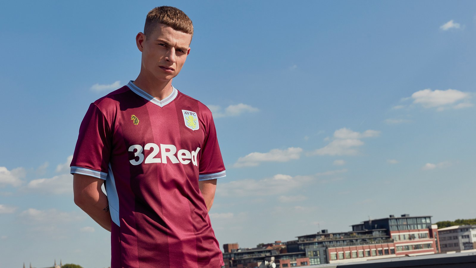 villa luke home kit soccerbible.jpg
