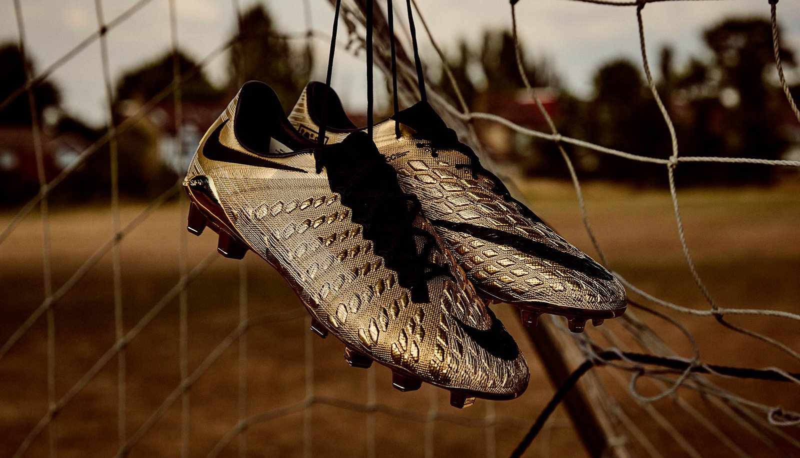 Harry Kane Recieves Special Edition Hypervenom III "Gold" - featured image