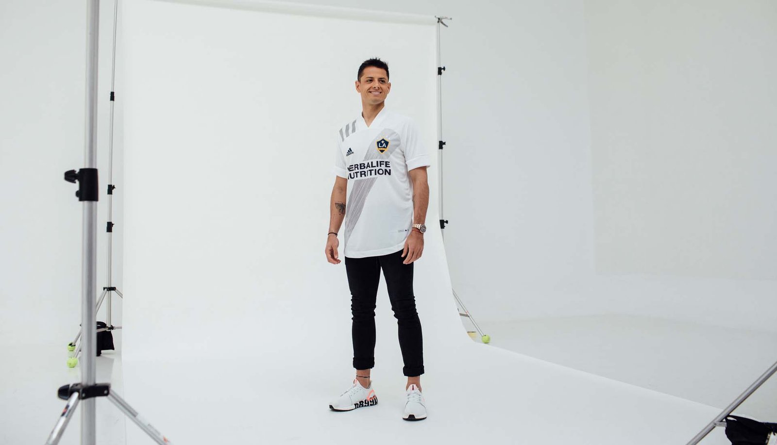 Javier Hernandez Signs For LA Galaxy & Reveals 2020/21 Home Jersey - featured image