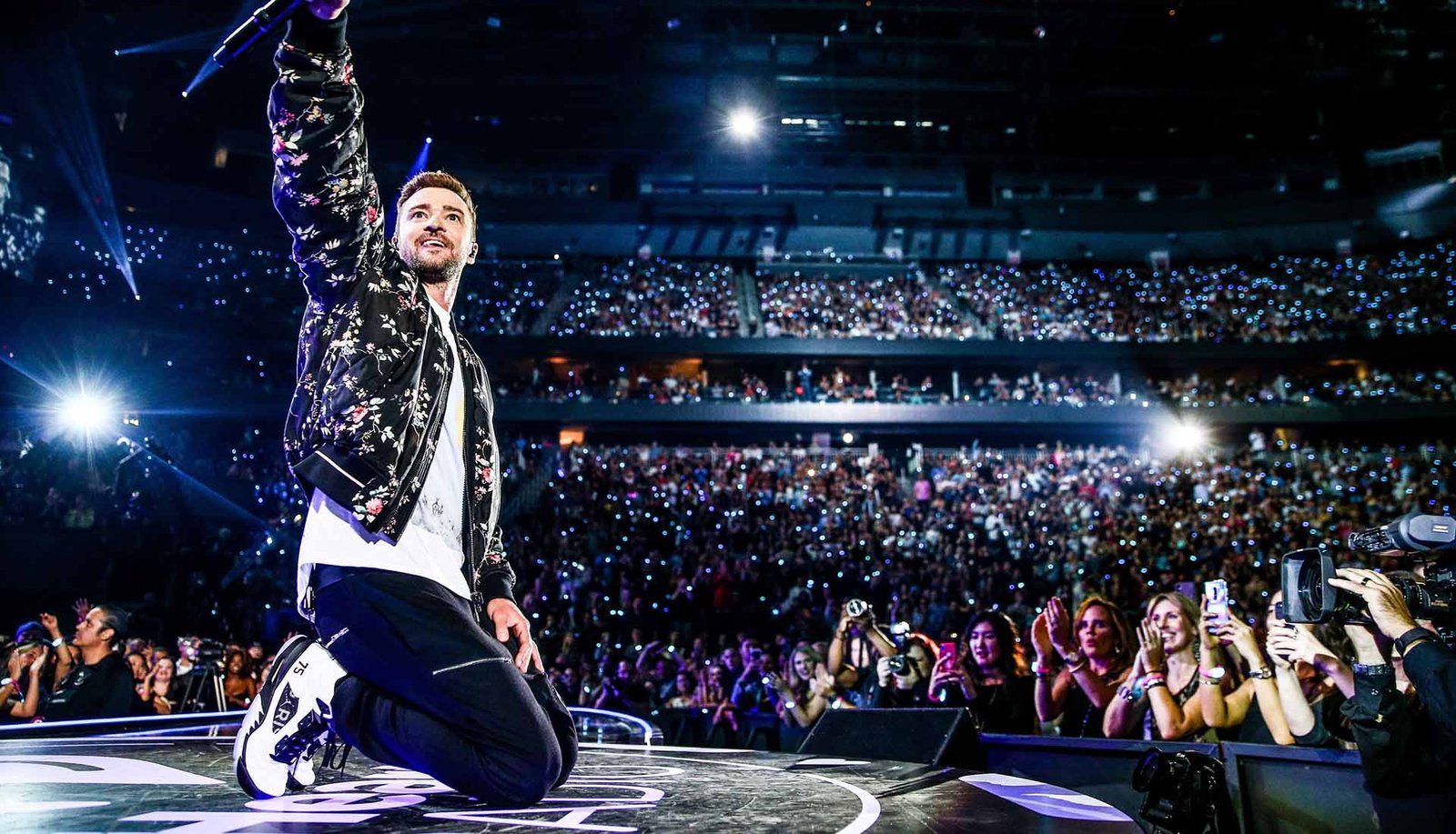 Justin Timberlake Wears PSG Air Jordan V “Friends & Family” at Las Vegas Gig - featured image