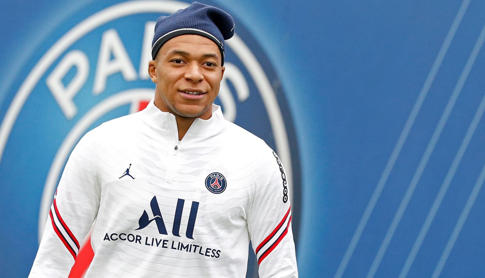 Kylian Mbappe Trains In Next-Gen Nike Mercurial Superfly - featured image