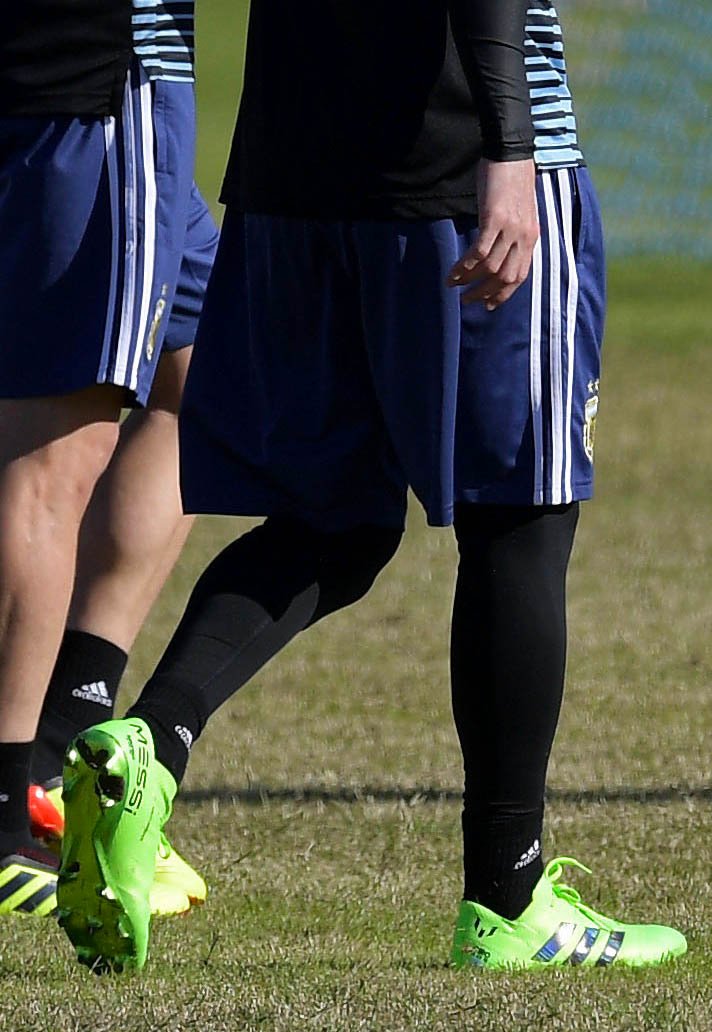 3-messi-world-cup-18-nemeziz-green.jpg