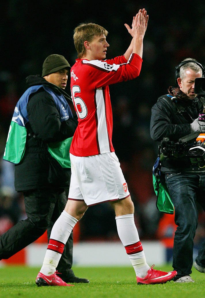 bendtner-pink-boots-2.jpg
