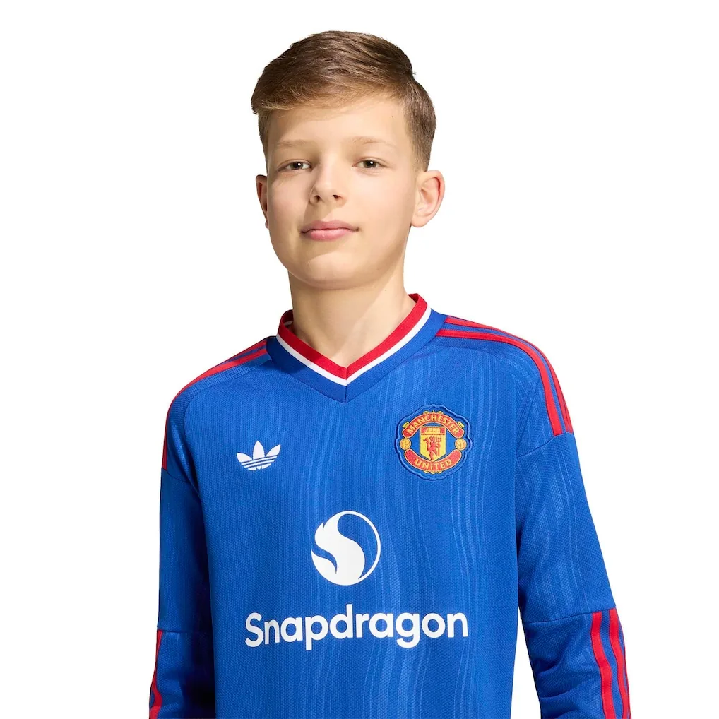 Manchester United Away Shirt 2026-27 - Kids - Long Sleeve soccer set, Includes jersey and shorts — view 3